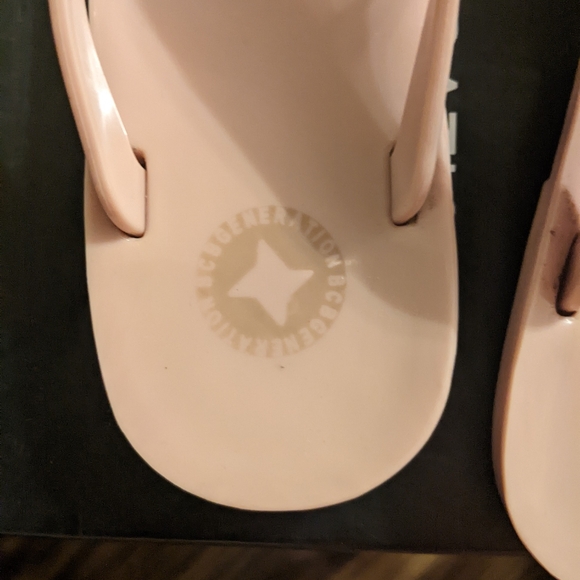 BCBGeneration Flip Flops Flat Light Pink - Picture 5 of 5